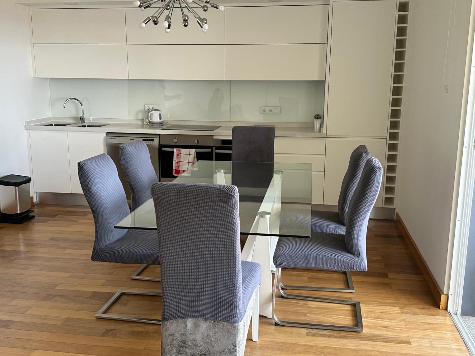 Apartment And Modern Flat Near Airport *